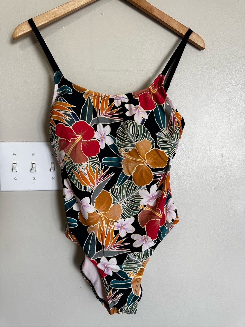 Hurley Floral One-Piece Swimsuit Tropical Black Multi Strappy Back Built-In Bra